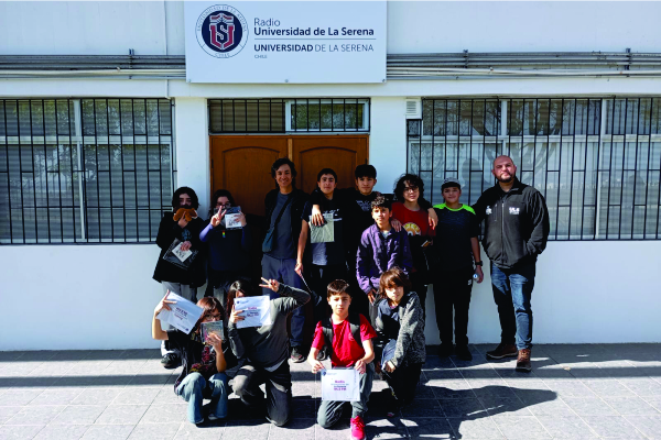 Radio Universidad de La Serena recibe visita de estudiantes de la Escuela Arte Vida